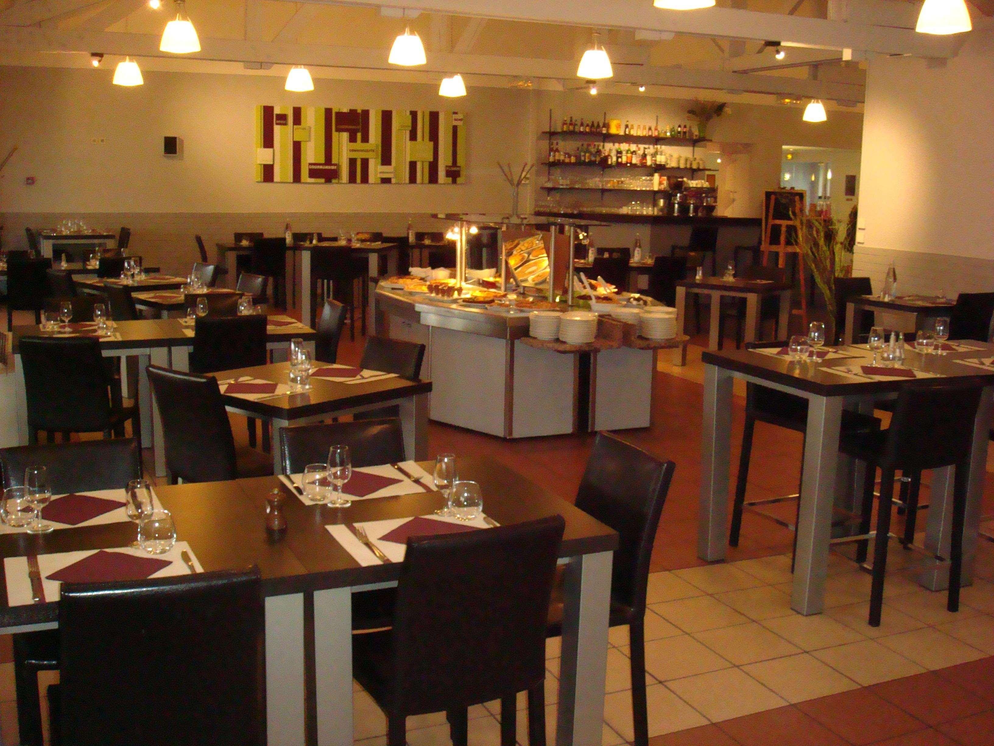 Kyriad Lille Est - Villeneuve d'Ascq Restaurant foto